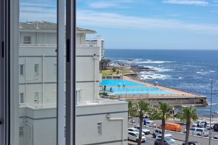 To Let 3 Bedroom Property for Rent in Sea Point Western Cape